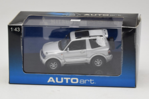 Mitsubishi Pajero SWB Argintiu AUTOart 1:43 57113 Metal - imaginea 4 din 4