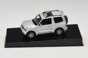 Mitsubishi Pajero SWB Argintiu AUTOart 1:43 57113 Metal