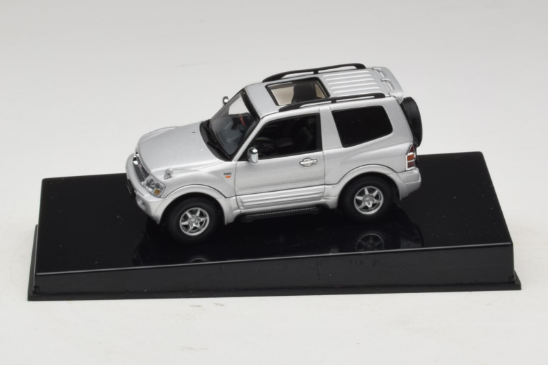 Mitsubishi Pajero SWB Argintiu AUTOart 1:43 57113 Metal