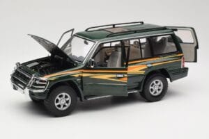 Mitsubishi Pajero V20 LWB Verde Sun Star 1:18 1225 Metal - imaginea 2 din 8