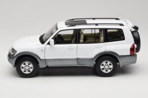 Mitsubishi Pajero V73 Alb YC Model 1:18 241218040103010206 Metal - imaginea 4 din 8