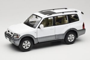 Mitsubishi Pajero V73 Alb YC Model 1:18 241218040103010206 Metal