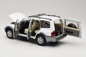 Mitsubishi Pajero V73 Alb YC Model 1:18 241218040103010206 Metal - imaginea 5 din 8