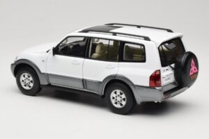 Mitsubishi Pajero V73 Alb YC Model 1:18 241218040103010206 Metal - imaginea 7 din 8