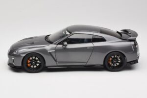 Nissan GT-R R35 Track Edition NISMO Gun Metallic MotorHelix 1:18 M83507 Metal - imaginea 4 din 8