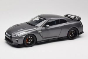 Nissan GT-R R35 Track Edition NISMO Gun Metallic MotorHelix 1:18 M83507 Metal