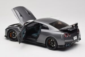 Nissan GT-R R35 Track Edition NISMO Gun Metallic MotorHelix 1:18 M83507 Metal - imaginea 5 din 8