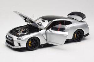 Nissan GT-R R35 Track Edition NISMO T-Spec Ultimate Metal Silver MotorHelix 1:18 M83517 Metal - imaginea 2 din 8
