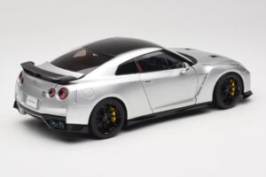Nissan GT-R R35 Track Edition NISMO T-Spec Ultimate Metal Silver MotorHelix 1:18 M83517 Metal - imaginea 3 din 8
