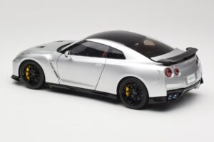 Nissan GT-R R35 Track Edition NISMO T-Spec Ultimate Metal Silver MotorHelix 1:18 M83517 Metal - imaginea 7 din 8