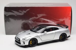 Nissan GT-R R35 Track Edition NISMO T-Spec Ultimate Metal Silver MotorHelix 1:18 M83517 Metal - imaginea 8 din 8