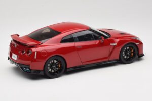 Nissan GT-R R35 Track Edition NISMO Vibrant Red MotorHelix 1:18 M83511 Metal - imaginea 3 din 8