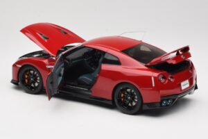 Nissan GT-R R35 Track Edition NISMO Vibrant Red MotorHelix 1:18 M83511 Metal - imaginea 5 din 8