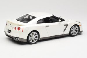 Nissan GT-R R35 Alb Bburago 1:18 18-12079 Metal - imaginea 3 din 8