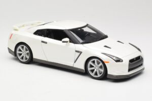 Nissan GT-R R35 Alb Bburago 1:18 18-12079 Metal - imaginea 6 din 8