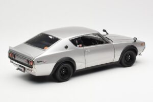 Nissan Skyline 2000 GT-R KPGC110 Argintiu Kyosho 1:18 08255S Metal - imaginea 3 din 8