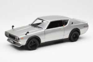 Nissan Skyline 2000 GT-R KPGC110 Argintiu Kyosho 1:18 08255S Metal