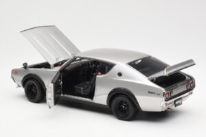 Nissan Skyline 2000 GT-R KPGC110 Argintiu Kyosho 1:18 08255S Metal - imaginea 5 din 8