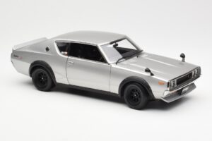 Nissan Skyline 2000 GT-R KPGC110 Argintiu Kyosho 1:18 08255S Metal - imaginea 6 din 8