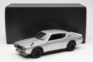 Nissan Skyline 2000 GT-R KPGC110 Argintiu Kyosho 1:18 08255S Metal - imaginea 8 din 8