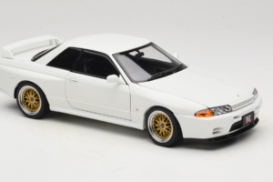 Nissan Skyline GT-R R32 V-Spec II Tuned Crystal White AUTOart 1:18 77416 Metal - imaginea 6 din 8