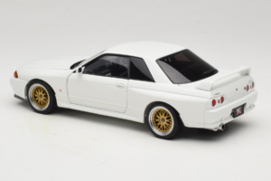 Nissan Skyline GT-R R32 V-Spec II Tuned Crystal White AUTOart 1:18 77416 Metal - imaginea 7 din 8