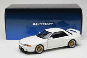 Nissan Skyline GT-R R32 V-Spec II Tuned Crystal White AUTOart 1:18 77416 Metal - imaginea 8 din 8