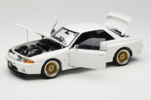 Nissan Skyline GT-R R32 V-Spec II Tuned Crystal White AUTOart 1:18 77416 Metal - imaginea 2 din 8