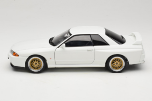 Nissan Skyline GT-R R32 V-Spec II Tuned Crystal White AUTOart 1:18 77416 Metal - imaginea 4 din 8