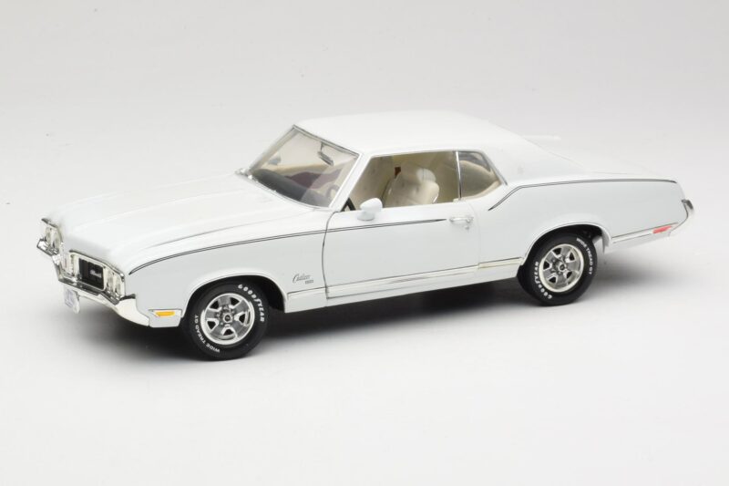 Oldsmobile Cutlass SX Alb ERTL 1:18 33775 Metal
