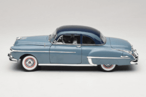Oldsmobile 88 Albastru Grease Auto World 1:18 AWSS103/06 Metal - imaginea 4 din 8