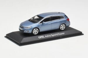 Opel Astra J Sports Tourer Blue Metallic Minichamps 1:43 400049012 Metal - imaginea 2 din 4