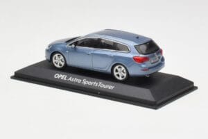 Opel Astra J Sports Tourer Blue Metallic Minichamps 1:43 400049012 Metal - imaginea 3 din 4