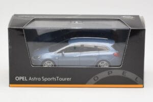 Opel Astra J Sports Tourer Blue Metallic Minichamps 1:43 400049012 Metal - imaginea 4 din 4