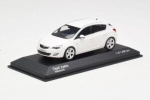 Opel Astra J Alb Minichamps 1:43 400049001 Metal - imaginea 2 din 4