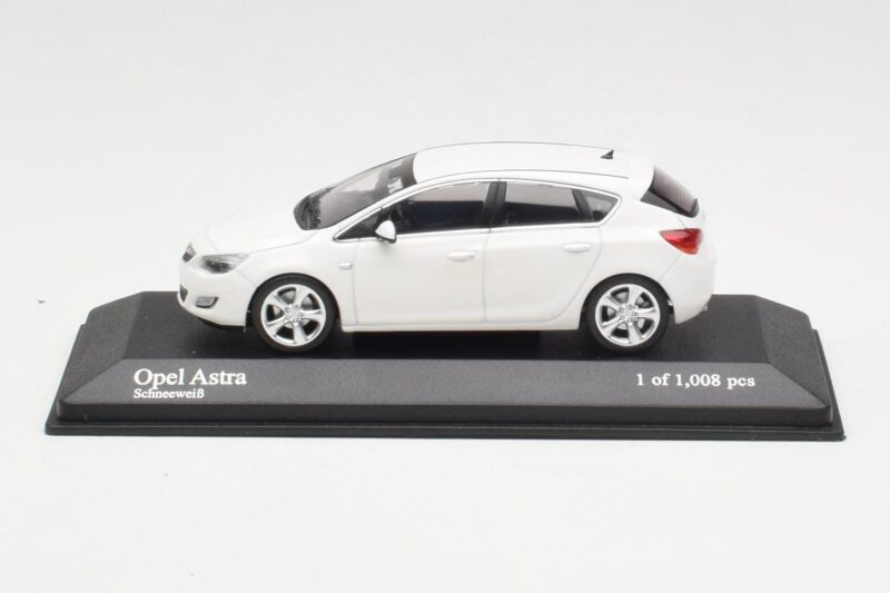 Opel Astra J Alb Minichamps 1:43 Opel Astra J Alb Minichamps 1:43 400049001 Metal