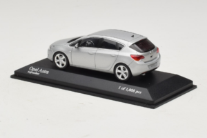 Opel Astra J Argintiu Minichamps 1:43 400049000 Metal - imaginea 3 din 4