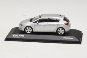 Opel Astra J Argintiu Minichamps 1:43 400049000 Metal