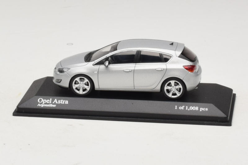 Opel Astra J Argintiu Minichamps 1:43 400049000 Metal