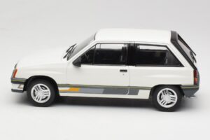Opel Corsa A Sprint Alb MCG 1:18 MCG18432 Metal - imaginea 3 din 6