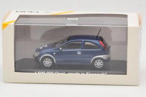 Opel Corsa C 1.5M Made in Eisenach Minichamps 1:43 OPEL003 Metal - imaginea 4 din 4