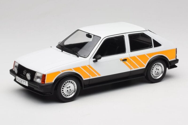 Opel Kadett D SR Alb cu Decor Galben MCG 1:18 MCG18534 Metal