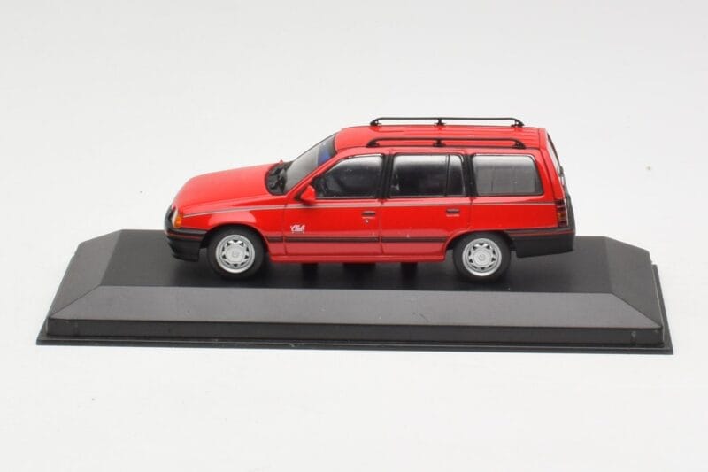 Opel Kadett E Club Break Roșu Minichamps 1:43 400045910 Metal
