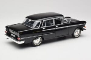 Opel Kapitan P1 Negru Revell 1:18 08822 Metal - imaginea 3 din 8