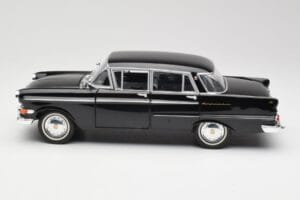 Opel Kapitan P1 Negru Revell 1:18 08822 Metal - imaginea 4 din 8