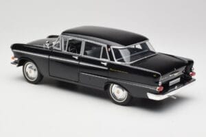 Opel Kapitan P1 Negru Revell 1:18 08822 Metal - imaginea 7 din 8