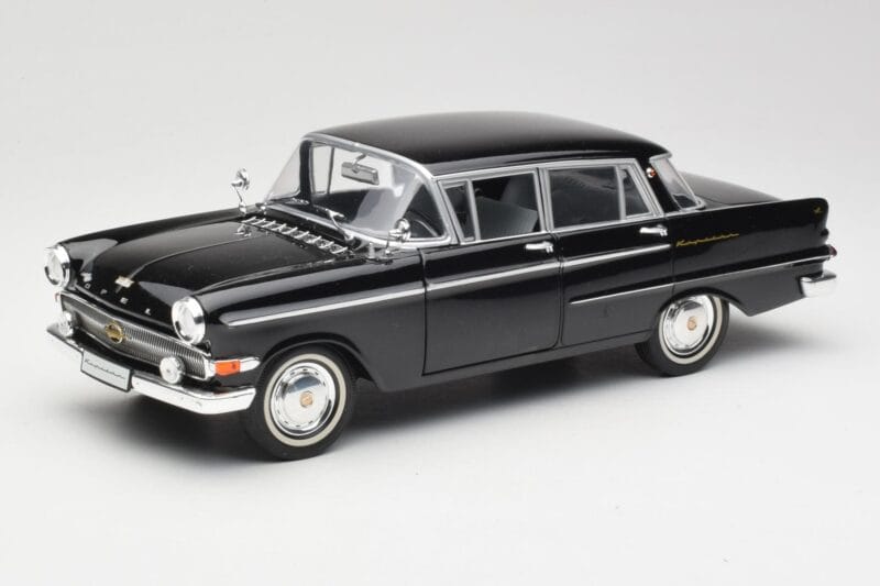 Opel Kapitan P1 Negru Revell 1:18 08822 Metal