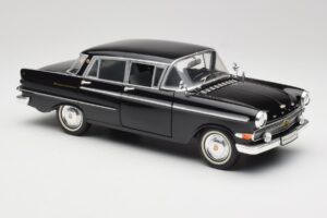 Opel Kapitan P2 Negru Revell 1:18 08821 Metal - imaginea 6 din 8