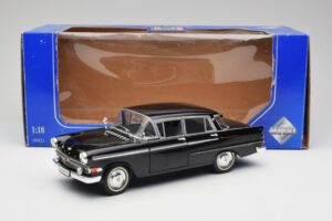 Opel Kapitan P2 Negru Revell 1:18 08821 Metal - imaginea 8 din 8