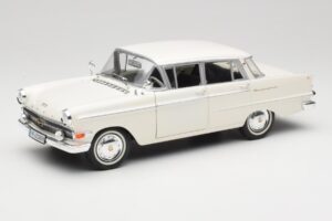 Opel Kapitan P2 Alb Revell 1:18 08821-M1 Metal